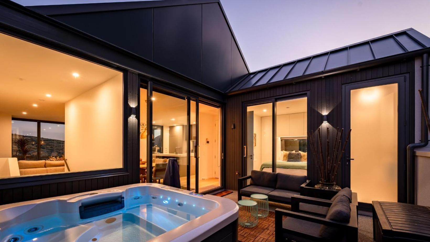 The Tiers- Hot Tub- Ac- Bbq- Free Parking Villa Queenstown Bagian luar foto