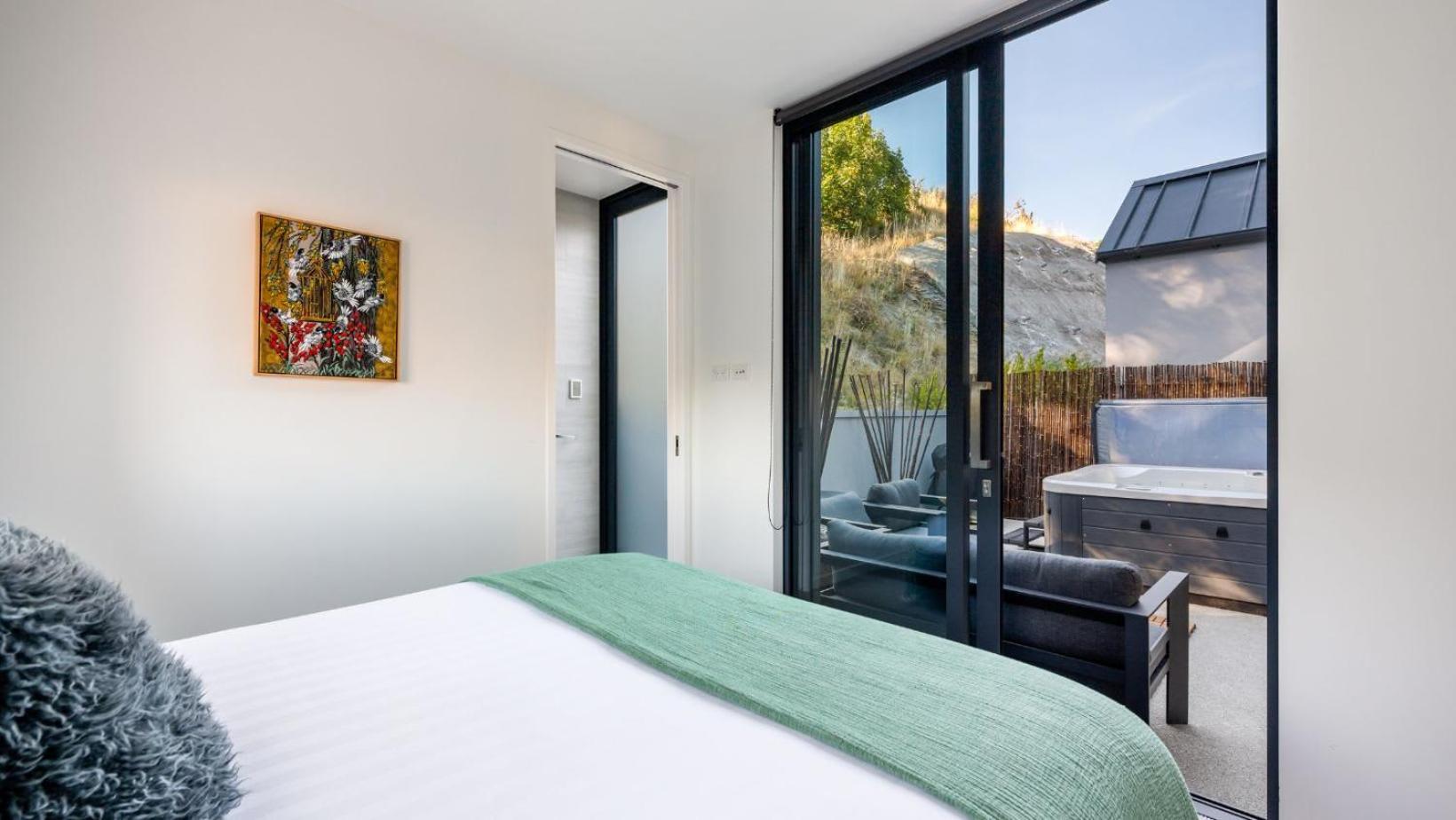 The Tiers- Hot Tub- Ac- Bbq- Free Parking Villa Queenstown Bagian luar foto