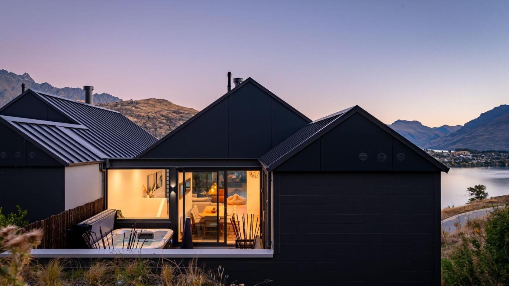 The Tiers- Hot Tub- Ac- Bbq- Free Parking Villa Queenstown Bagian luar foto